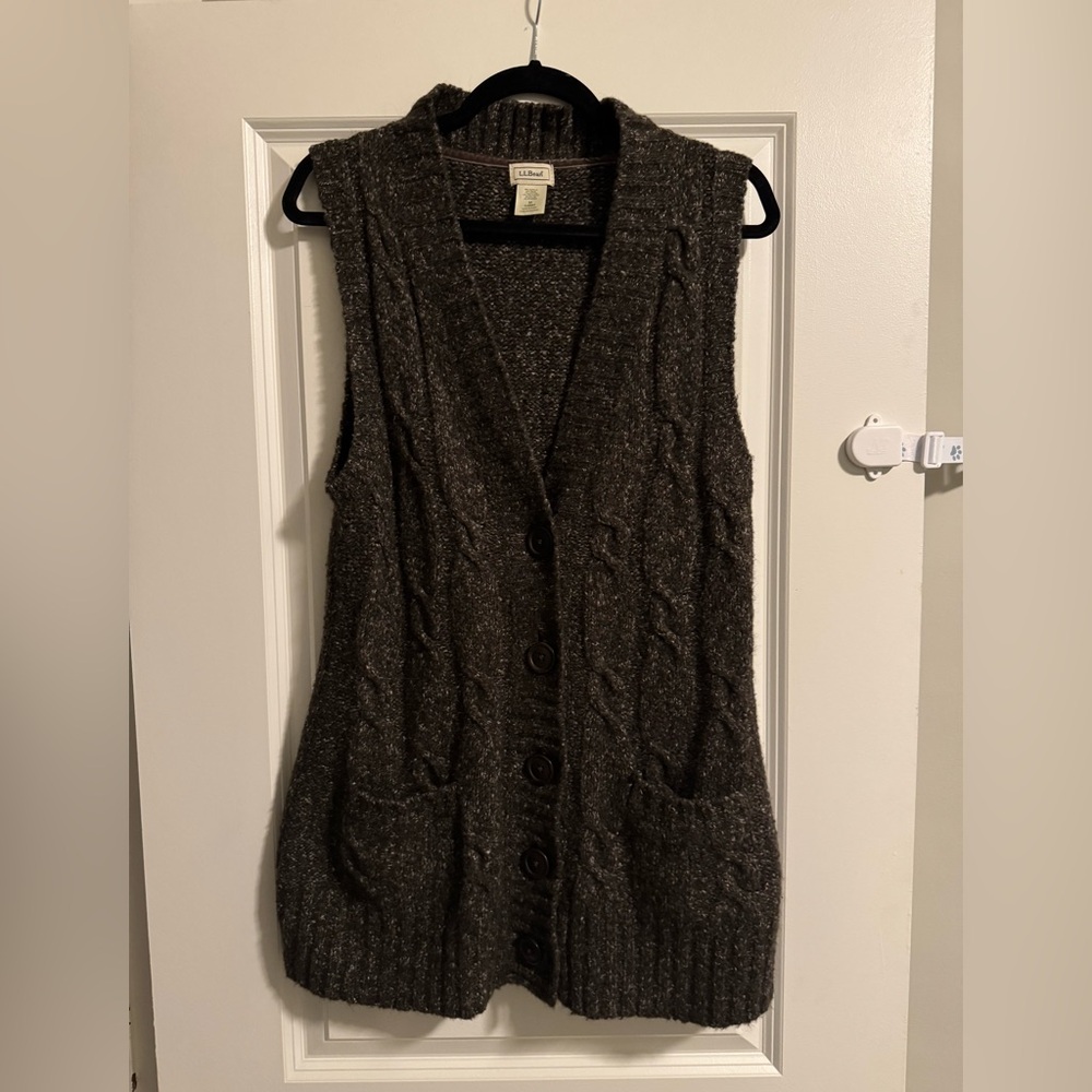 L.L. bean cable knit sweater vest size medium (oversized)